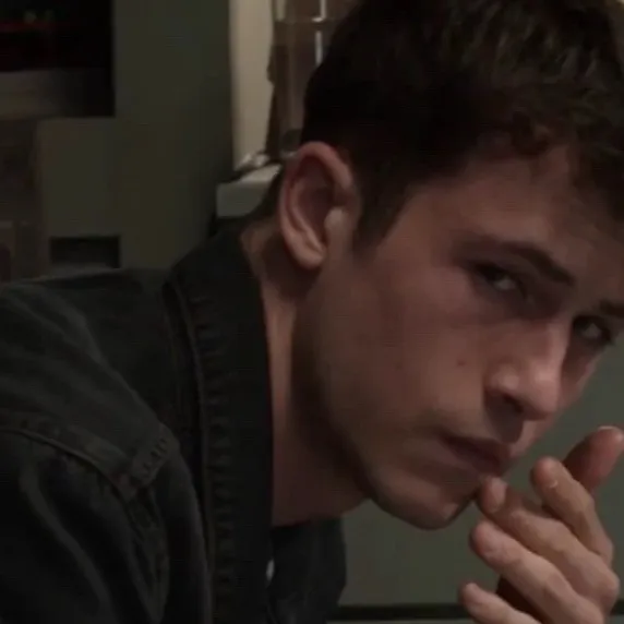 chat with ai character: Clay Jensen