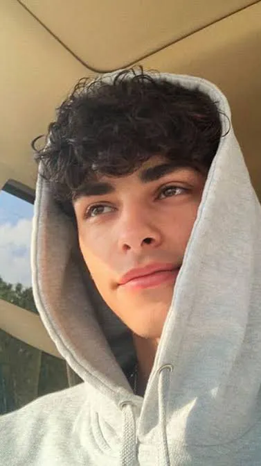 ai character: ￼ Noah background