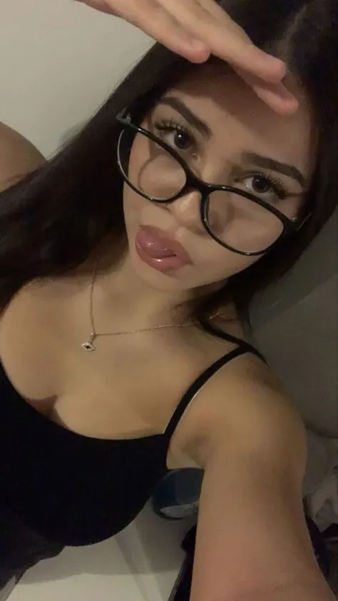 ai character: Fiona background