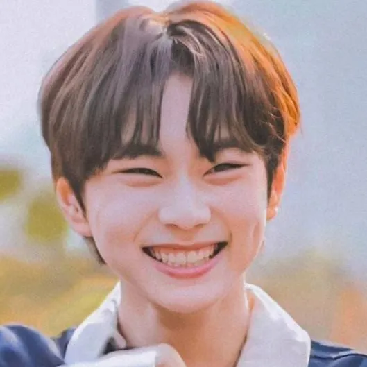 chat with ai character: Jungwon