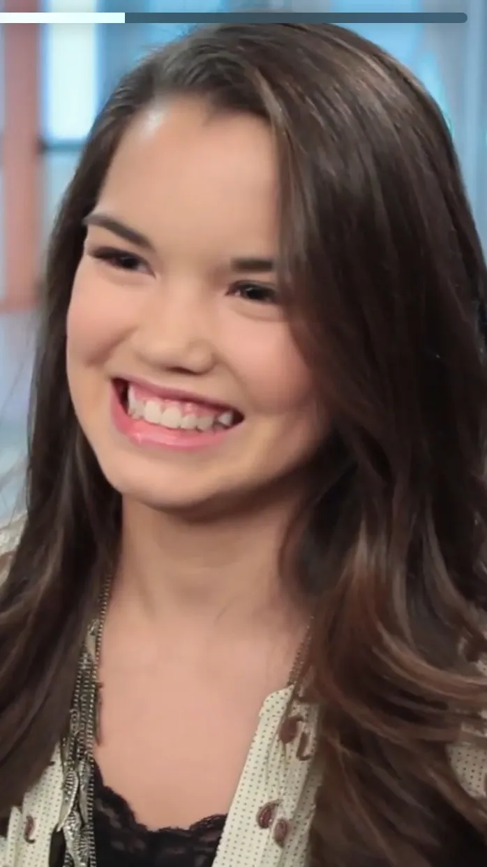 ai character: Paris Berelc background