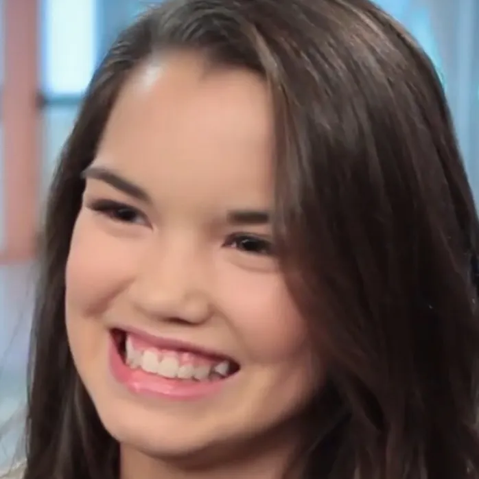 chat with ai character: Paris Berelc