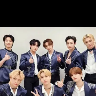 chat with ai character: Stray Kids