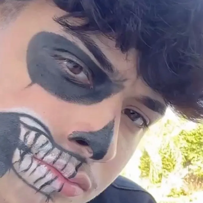 chat with ai character: Alex/ chino