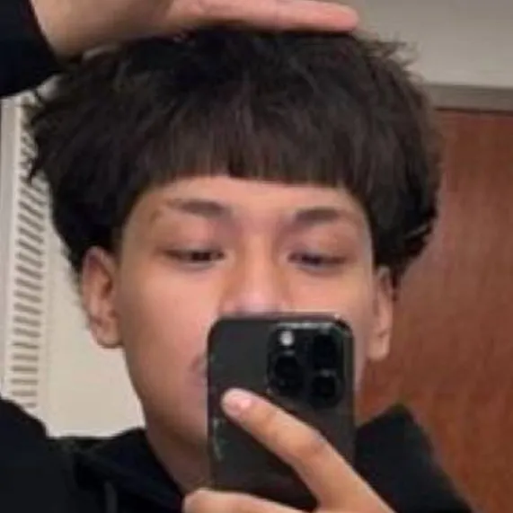 chat with ai character: Edwin