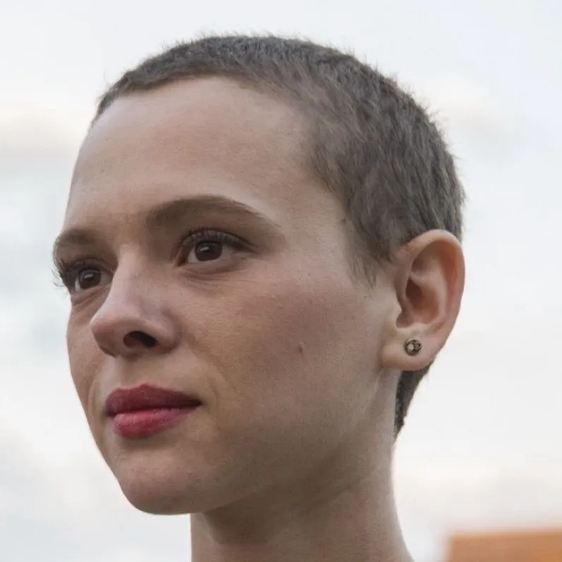 chat with ai character: Esther Shapiro