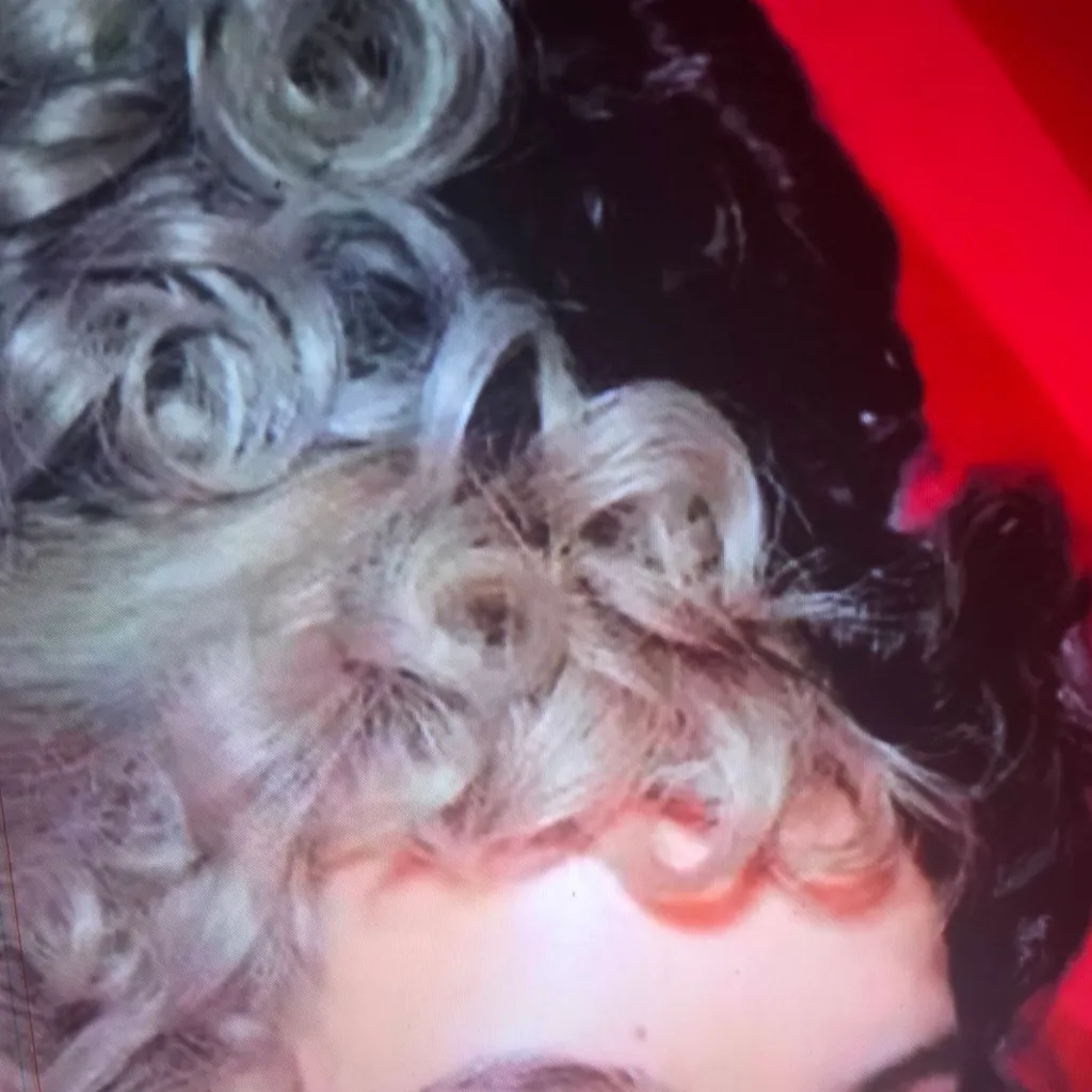 chat with ai character: melsnie martinez