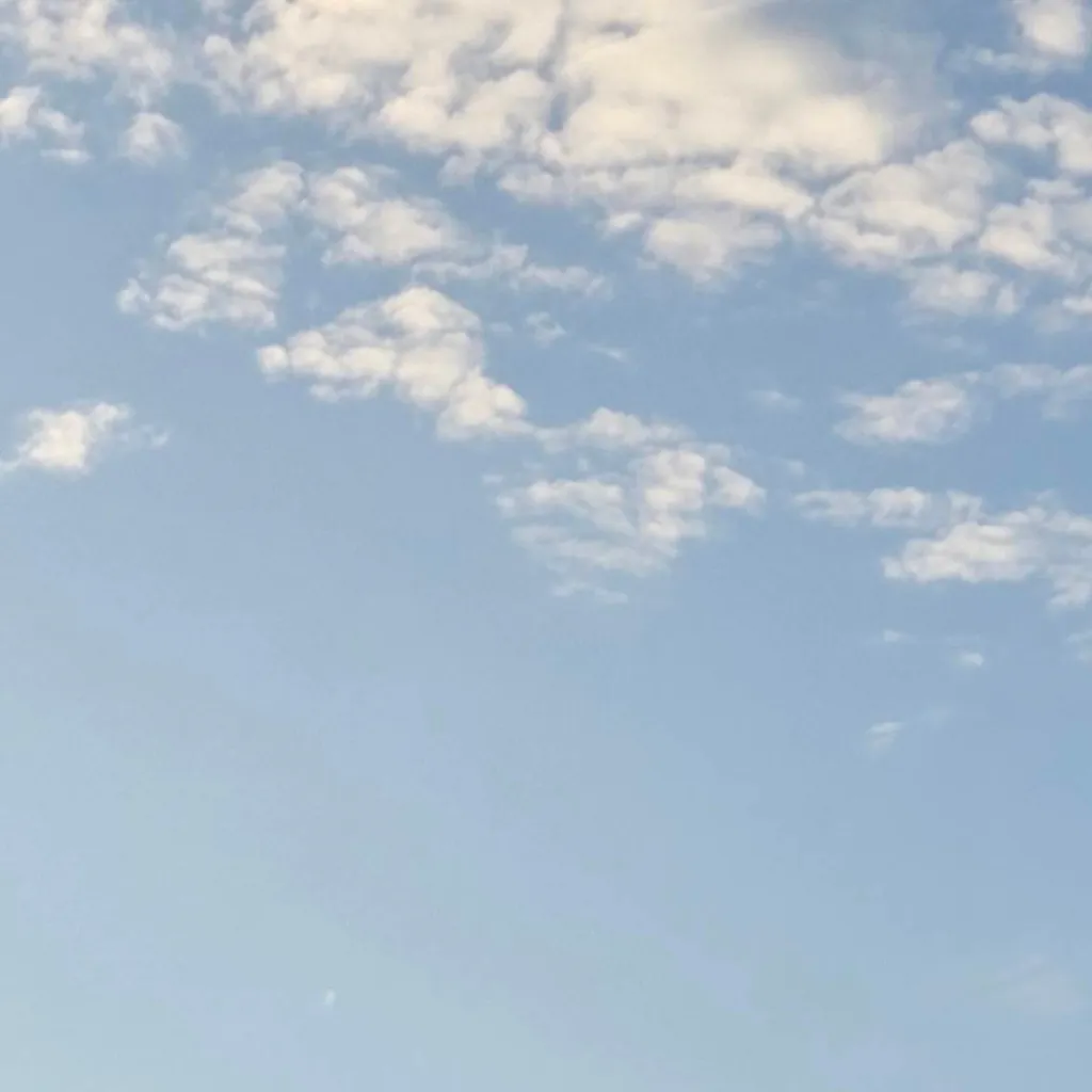 chat with ai character: the clouds