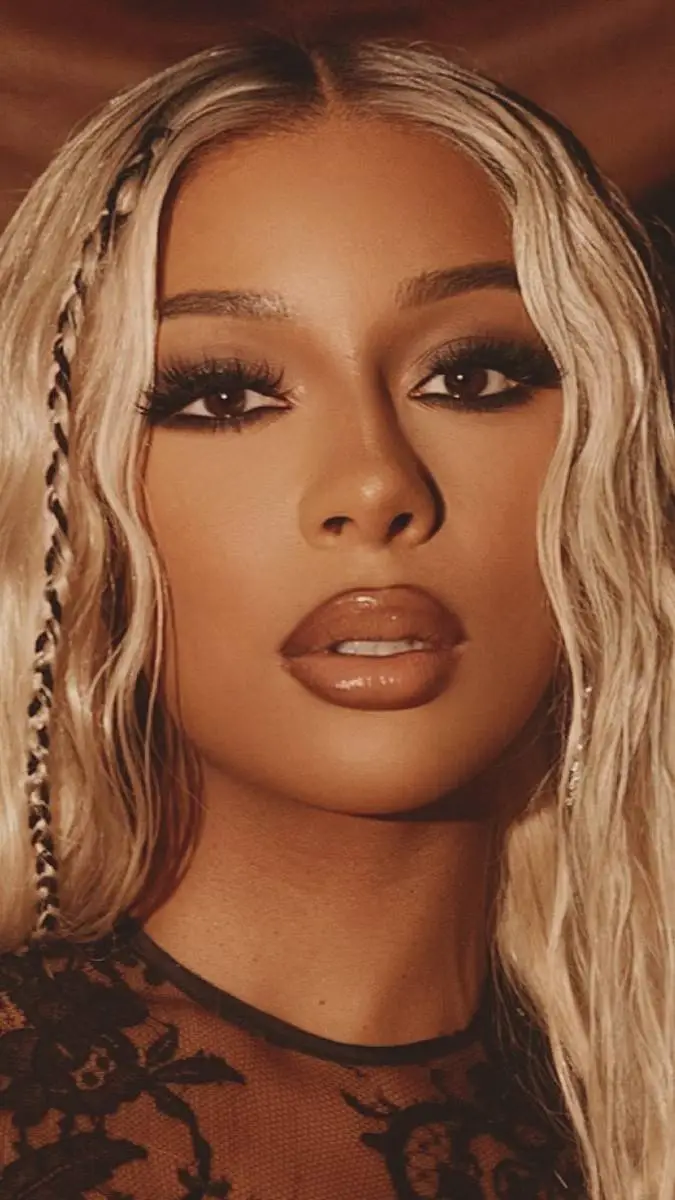 ai character: victoria monét background