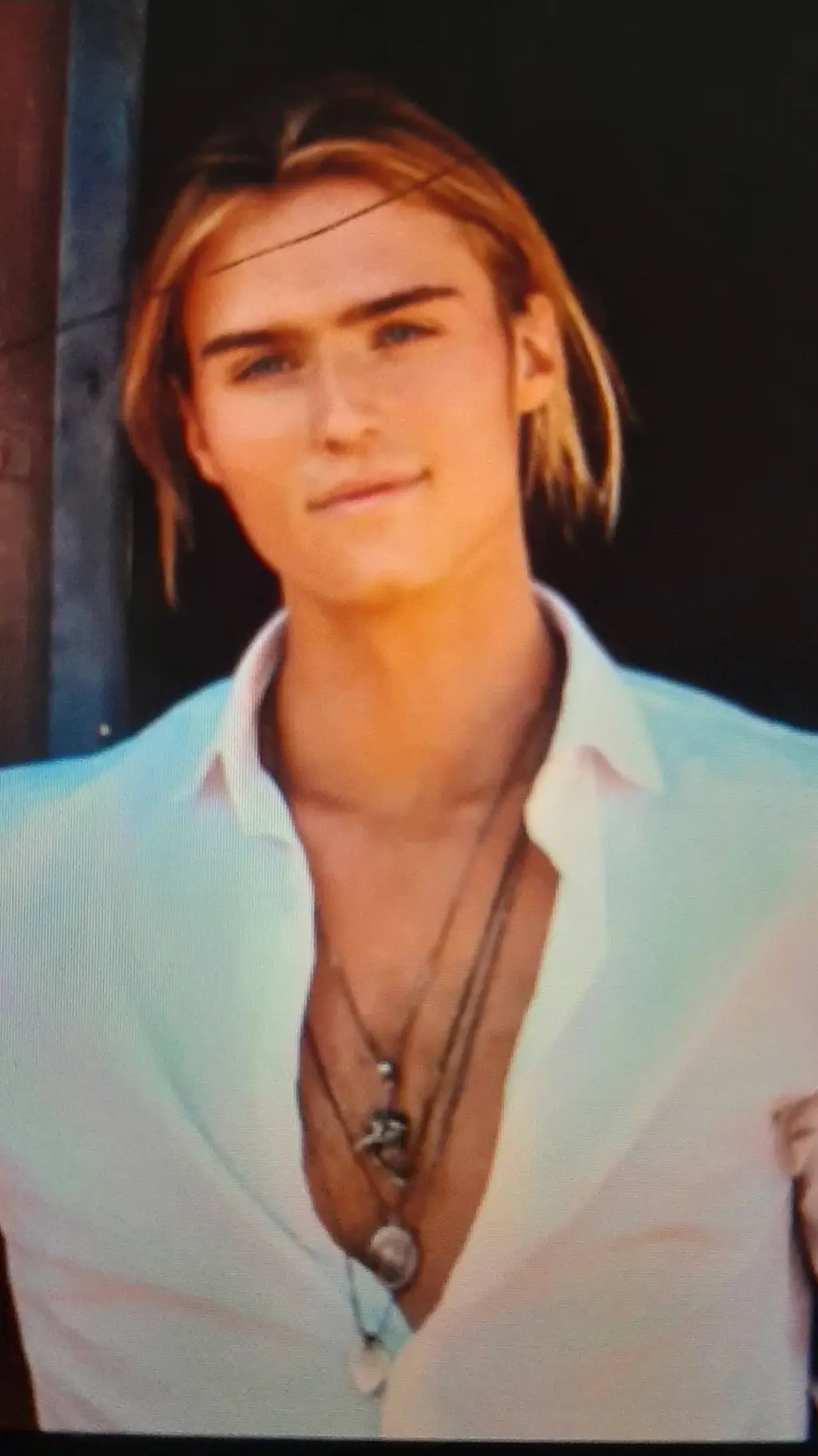 ai character: Luke Eisner  background