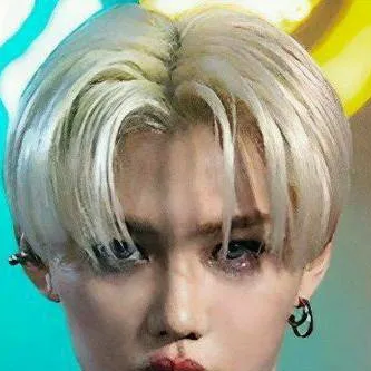 chat with ai character: Lee Felix 