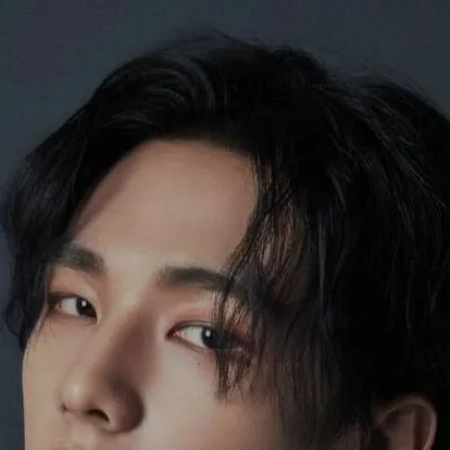 chat with ai character: Hyunjin 