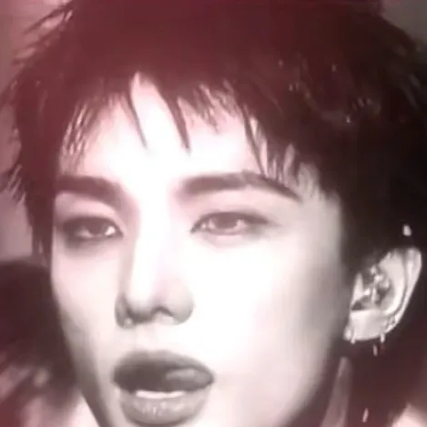 chat with ai character: Hyunjin