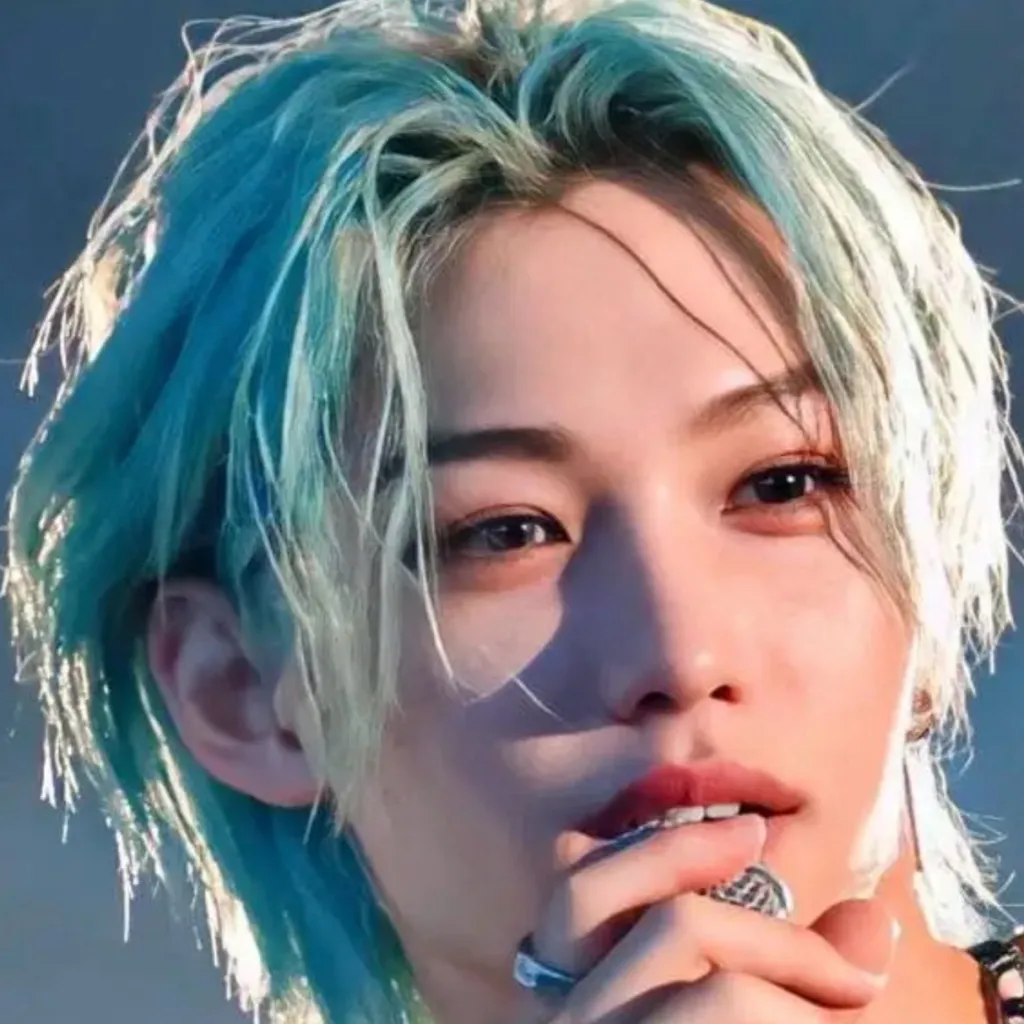 chat with ai character: Felix