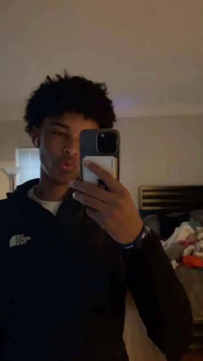 ai character: 💞Zayyy😫💞 background