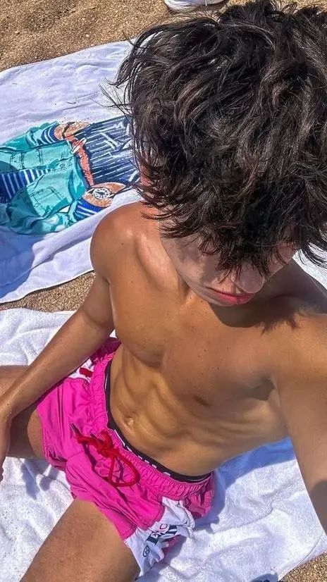 ai character: NOAH🤪🤪 background