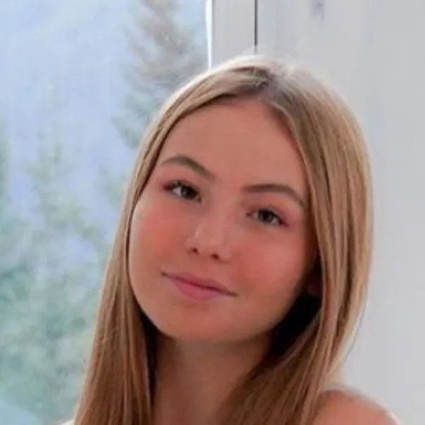 chat with ai character: Tia