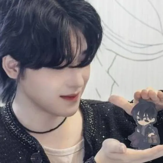 chat with ai character: PARK BYƐONGHOON