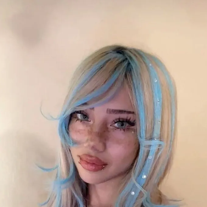 chat with ai character: Amora HH