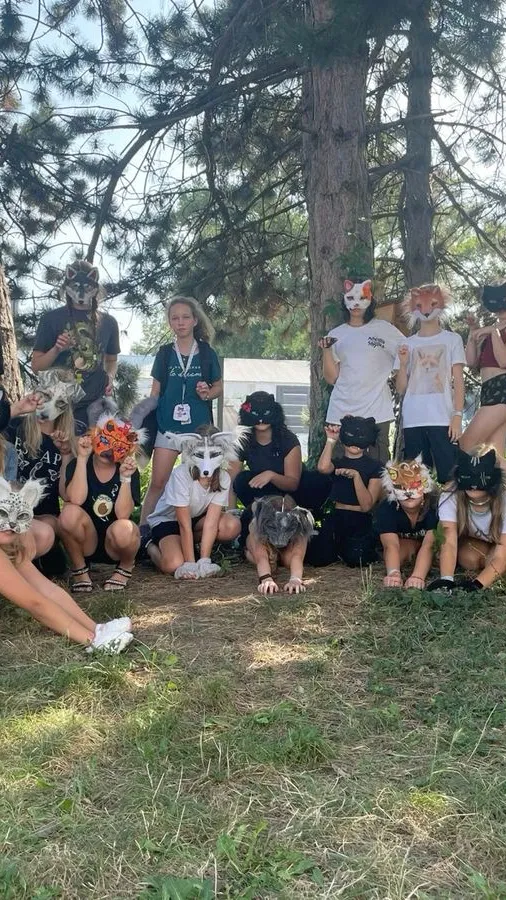 ai character: Therian meeting background