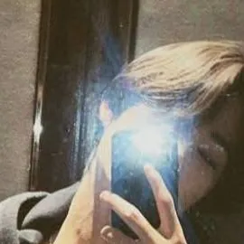 chat with ai character: 𝙽𝚒-𝚔𝚒 