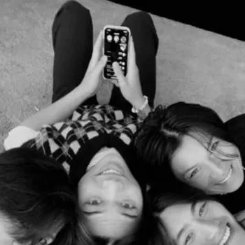 chat with ai character: NSB