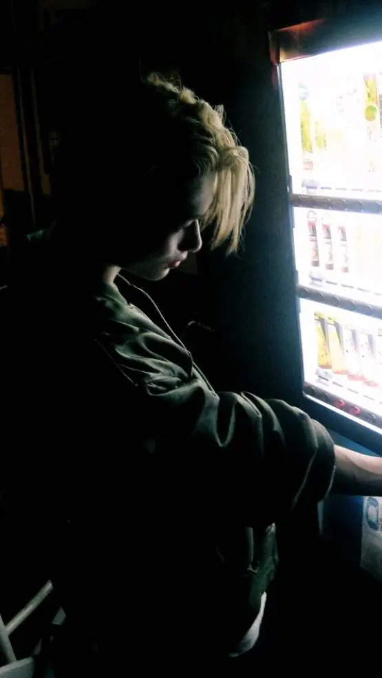 ai character: Ni-ki  background