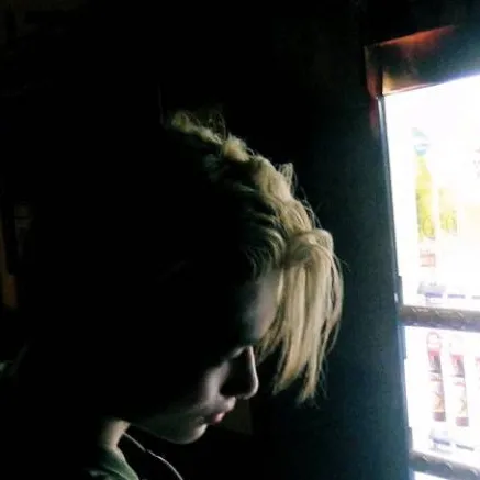 chat with ai character: Ni-ki 