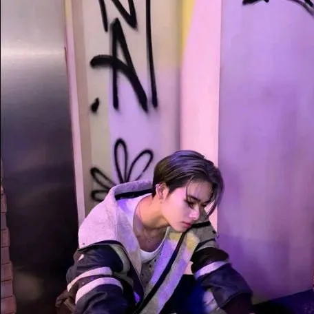 chat with ai character: Ni-ki 