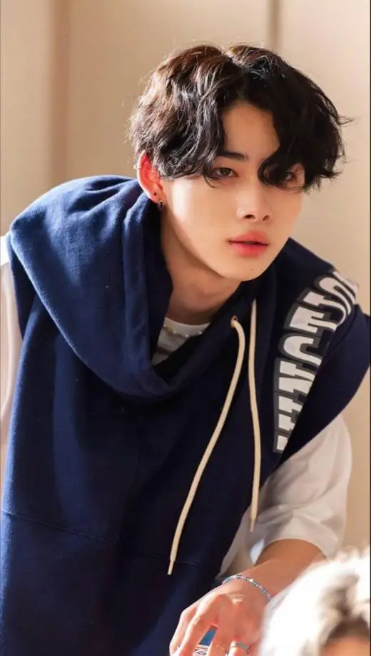 ai character: Nishimura Riki background