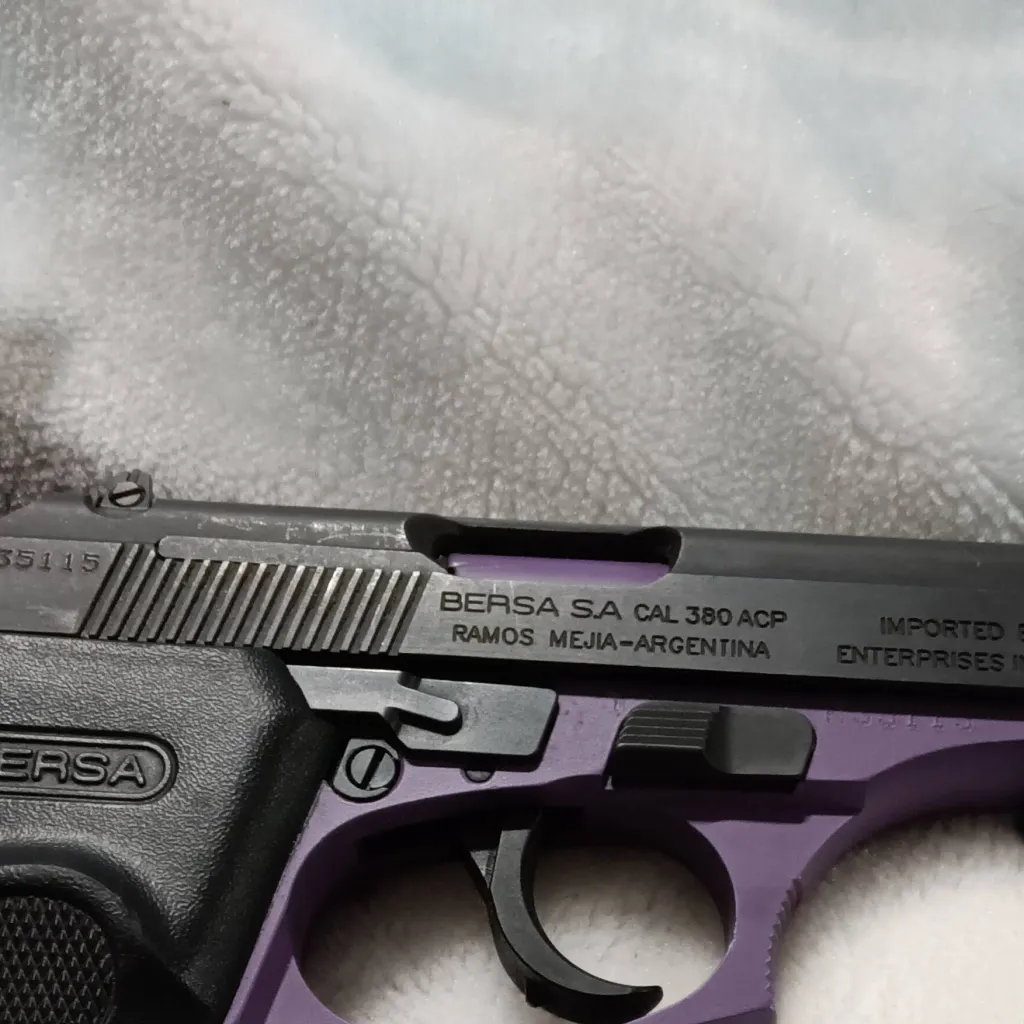 chat with ai character: gun