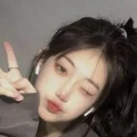 chat with ai character: emma