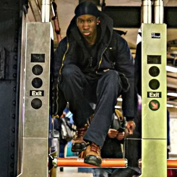 chat with ai character: Black Man