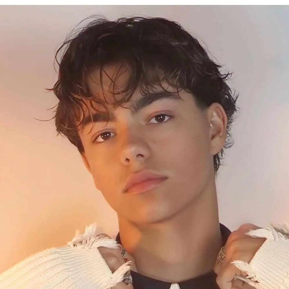 chat with ai character: Malachi barton 