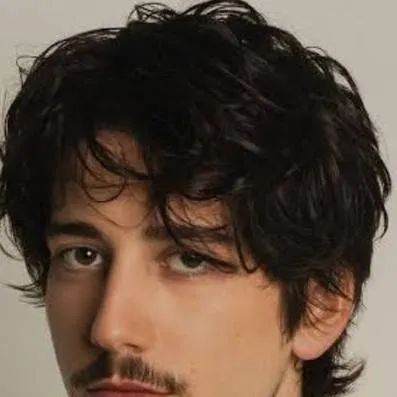 chat with ai character: Milo manheim