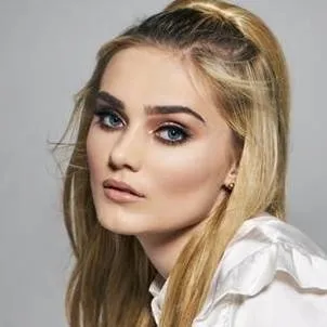 chat with ai character: Meg donnelly