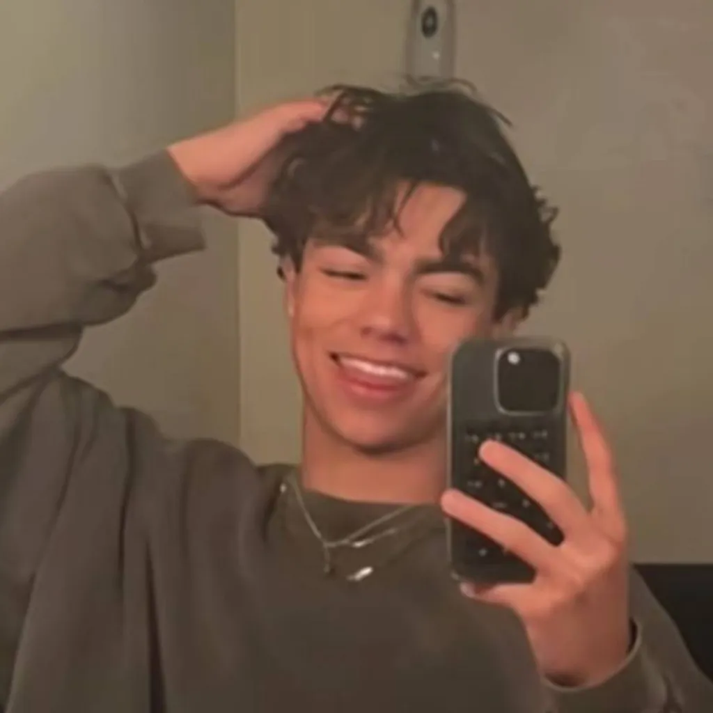 chat with ai character: Malachi barton 