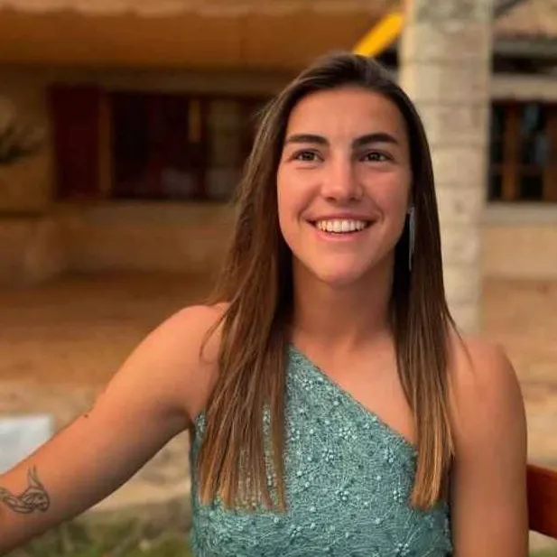 chat with ai character: Patricia Guijarro