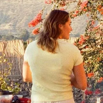 chat with ai character: Sydney Lohmann 