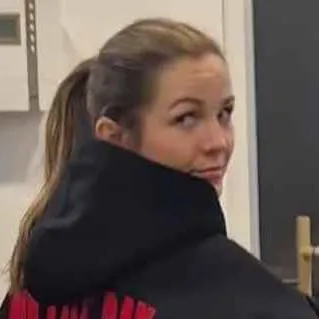 chat with ai character: Tuva Hansen.