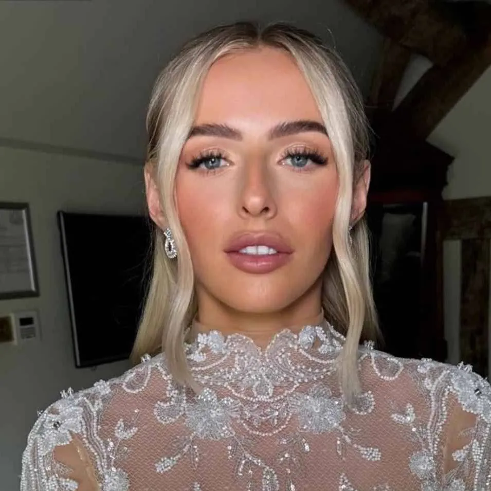 chat with ai character: Chloe Kelly 