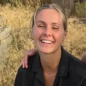 chat with ai character: Victoria Pelova 