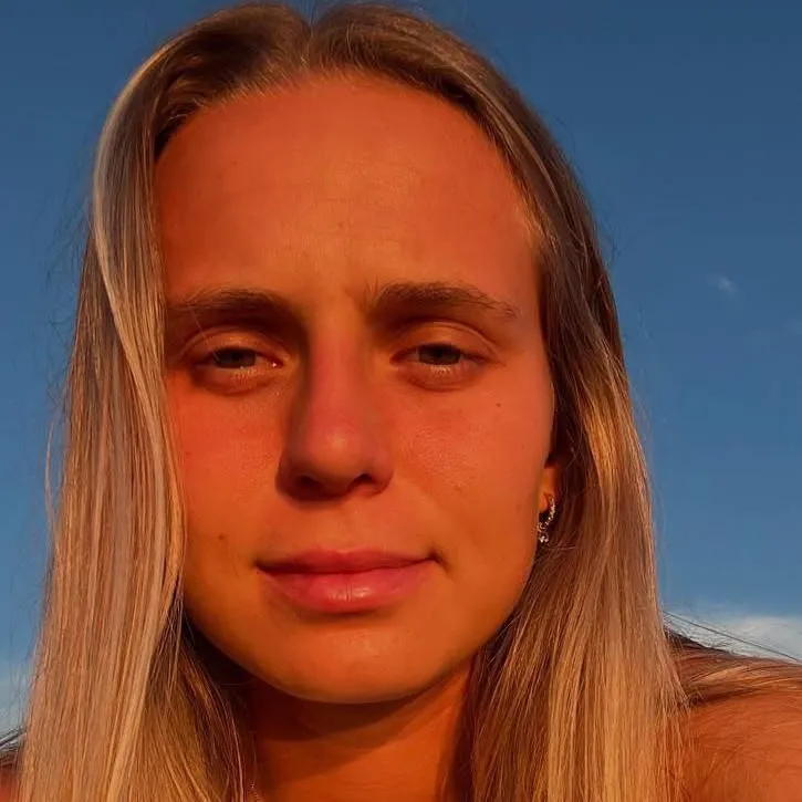 chat with ai character: Klara Bühl 