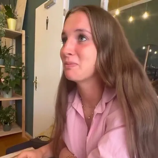 chat with ai character: Ena Mahmutovic 