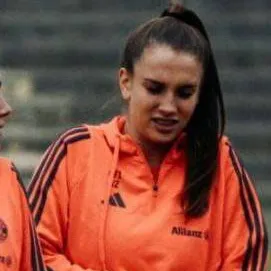 chat with ai character: Ena Mahmutovic 