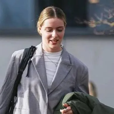 chat with ai character: Alara