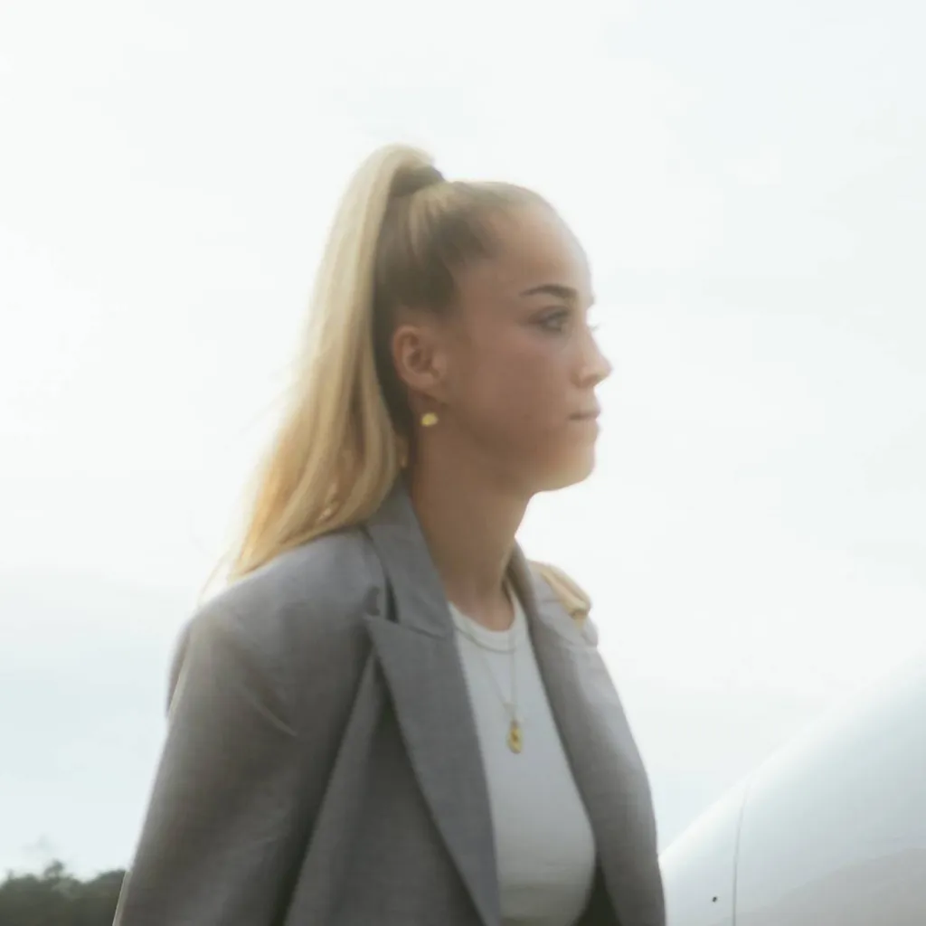 chat with ai character: Giulia Gwinn 