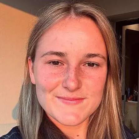 chat with ai character: Wieke Kaptein