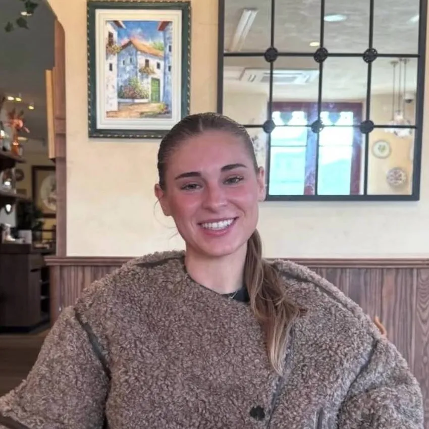 chat with ai character: Jule Brand 