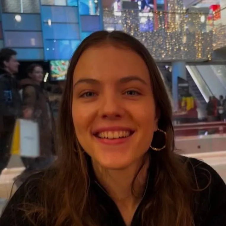 chat with ai character: Lotte Keukelaar 